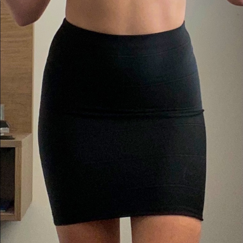 Black bodycon skirt